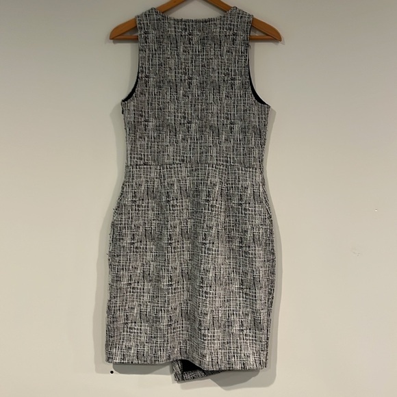 EXPRESS Tweed Wrap Fit & Flare Dress Womens Medium Black White V-Neck Textured - Picture 8 of 9